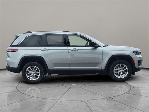 Certified 2023 Jeep Grand Cherokee Laredo X image 13