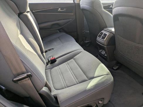 Used 2020 Kia Sorento LX image 17