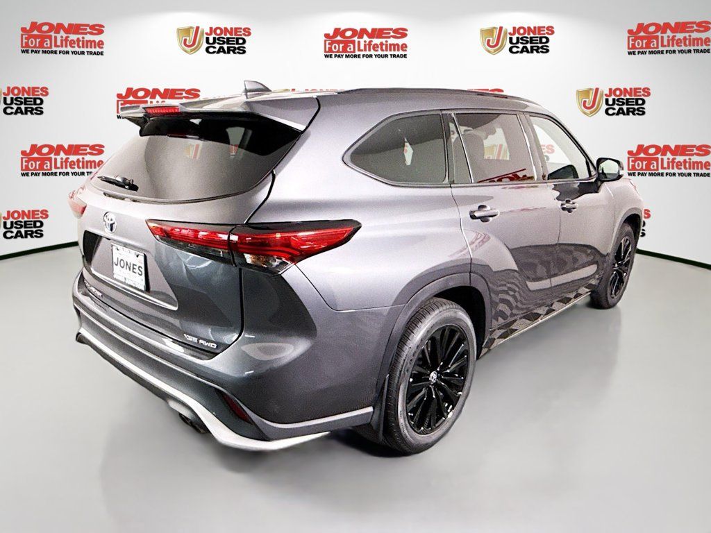 Used 2023 Toyota Highlander XSE AWD/4WD image 17