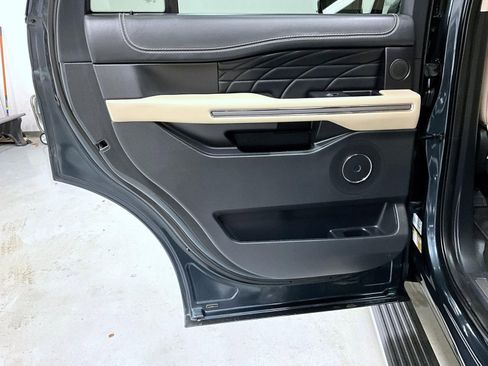 Used 2024 Ford Expedition Platinum image 23