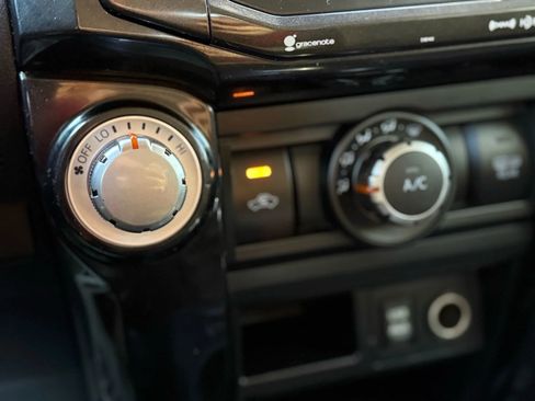 Used 2018 Toyota 4Runner TRD Off-Road image 43