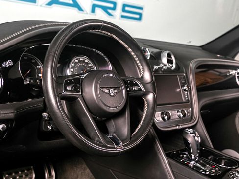 Used 2017 Bentley Bentayga image 6