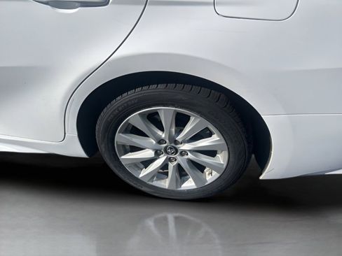 Used 2019 Toyota Camry SE FWD image 15