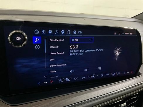Used 2025 Chevrolet Suburban Premier AWD/4WD image 11