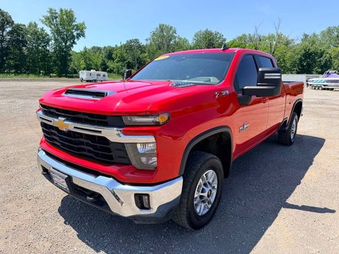 Used 2024 Chevrolet Silverado 2500 LT w/ Texas Edition AWD/4WD image 3