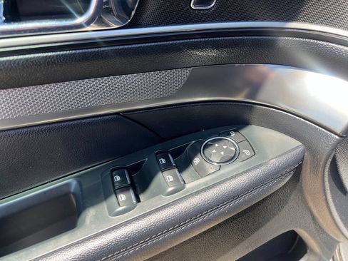 Used 2018 Ford Explorer XLT w/ Equipment Group 202A AWD/4WD image 15