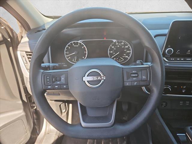 Used 2025 Nissan Rogue S FWD image 13
