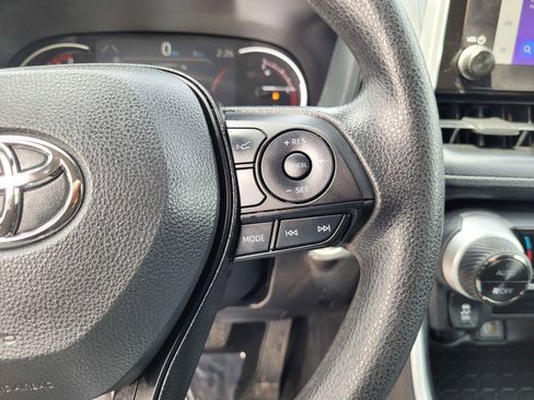 Used 2025 Toyota RAV4 XLE FWD image 32