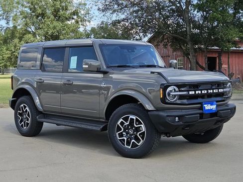 New 2025 Ford Bronco Outer Banks image 2