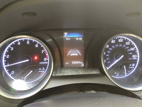 Used 2020 Toyota Camry SE image 23