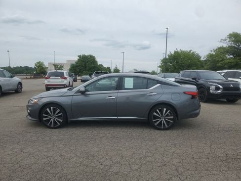 Used 2020 Nissan Altima 2.5 Platinum AWD/4WD image 2