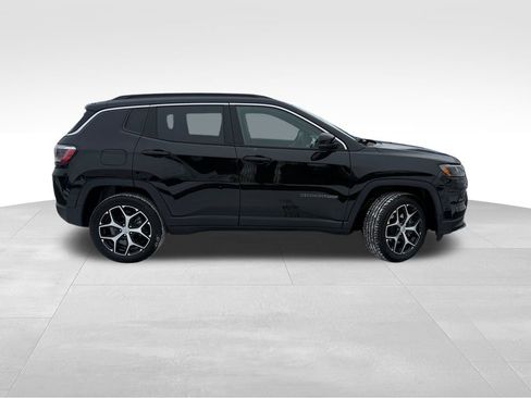Used 2024 Jeep Compass Limited image 9