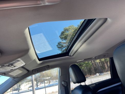 Used 2019 Toyota Highlander XLE image 20