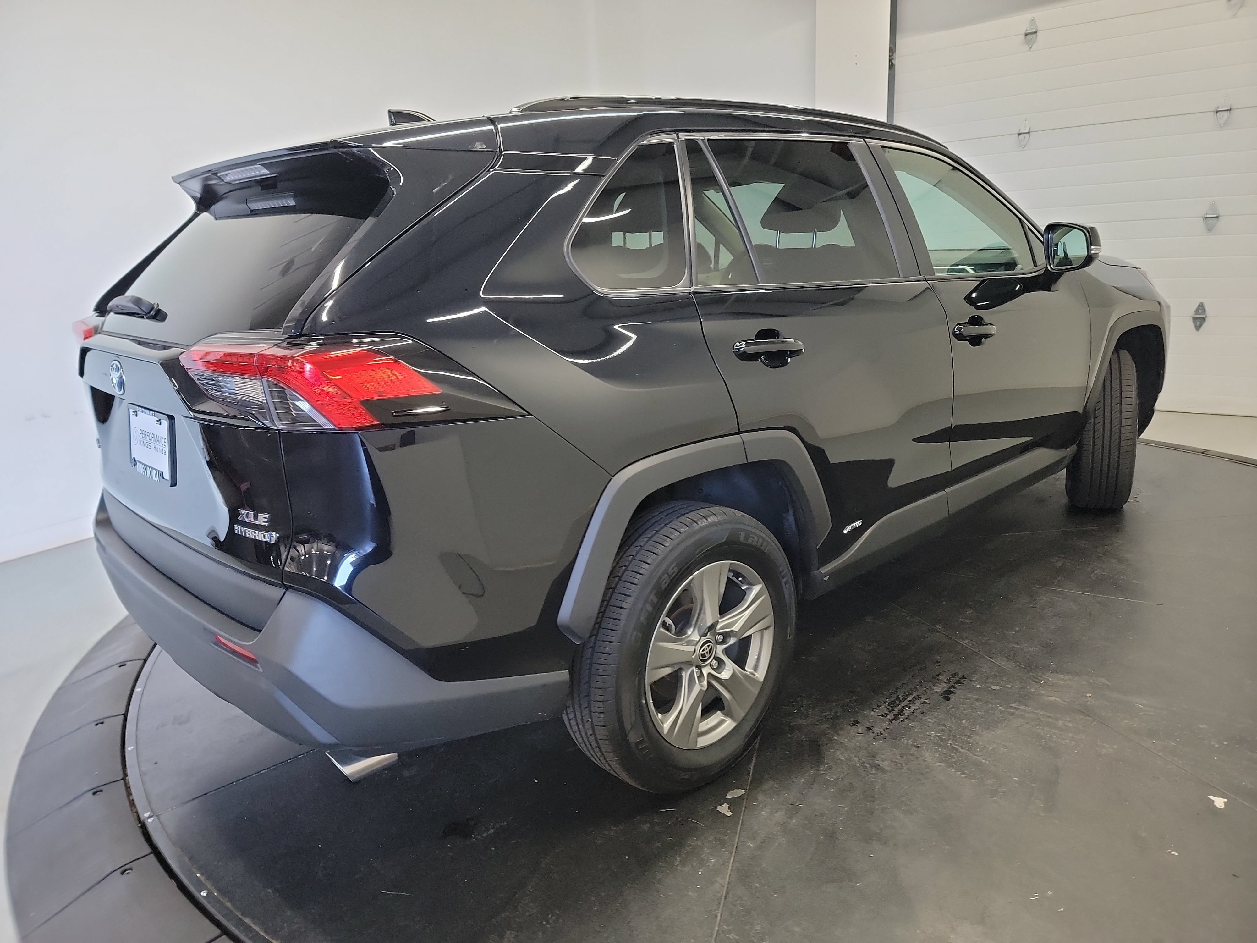 Used 2022 Toyota RAV4 XLE w/ Convenience Package AWD/4WD image 9
