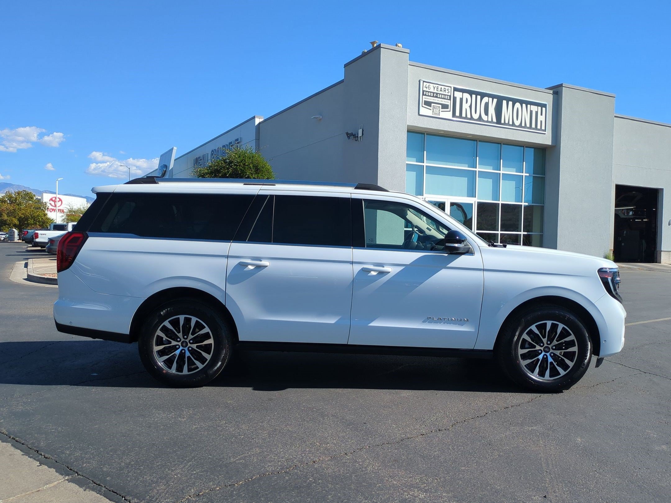 Used 2025 Ford Expedition Max Platinum AWD/4WD image 3