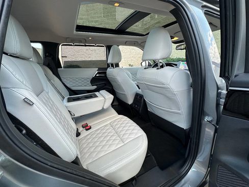 Used 2023 Mitsubishi Outlander SEL image 28