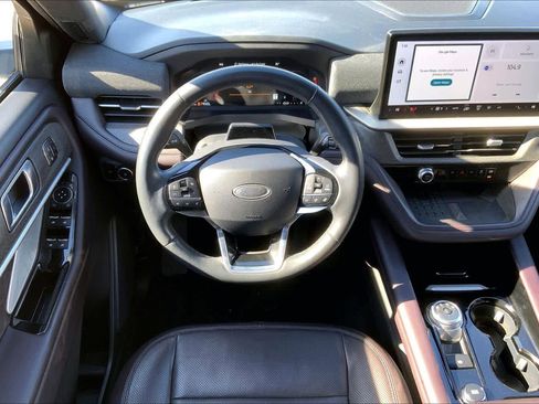Used 2025 Ford Explorer Platinum w/ LUX Leather Package image 11