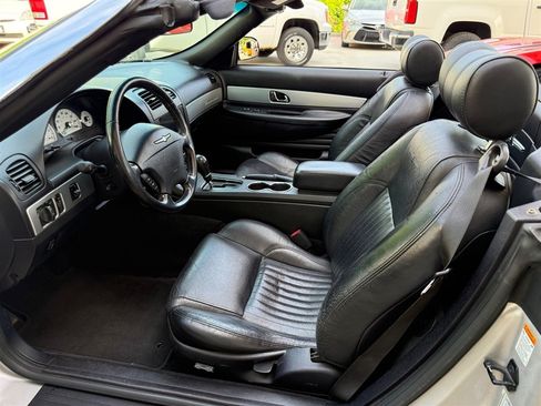 Used 2005 Ford Thunderbird RWD image 4