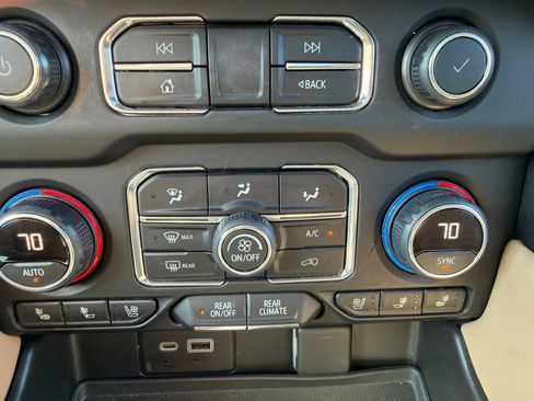 Used 2021 Chevrolet Suburban Premier w/ Max Trailering Package AWD/4WD image 26