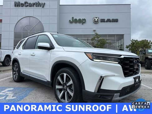 Used 2025 Honda Pilot Touring image 1