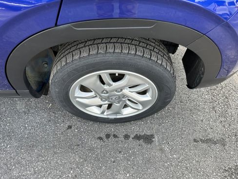 Used 2021 Hyundai Venue SE image 9