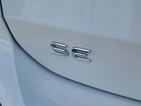 New 2026 Volkswagen Taos SE FWD image 6