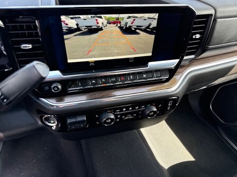 Used 2025 Chevrolet Silverado 1500 LT AWD/4WD image 18