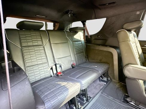 Used 2024 Cadillac Escalade ESV V w/ Heavy-Duty Trailer Package AWD/4WD image 29