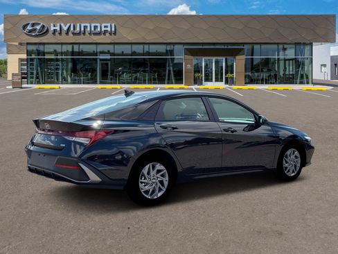 Certified 2026 Hyundai Elantra Hybrid FWD image 8