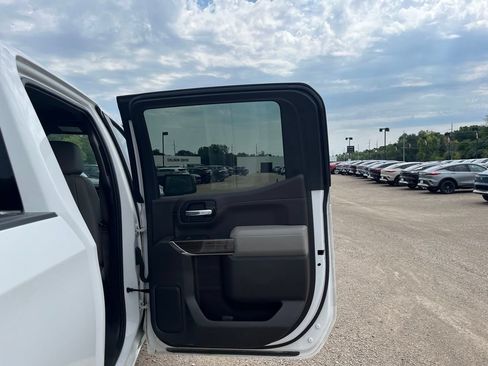 Used 2020 Chevrolet Silverado 1500 LT Trail Boss AWD/4WD image 31