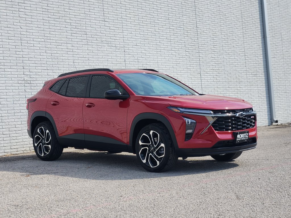 New 2026 Chevrolet Trax RS w/ Sunroof Package FWD image 2