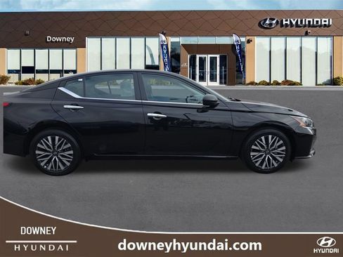 Used 2025 Nissan Altima 2.5 SV FWD image 6