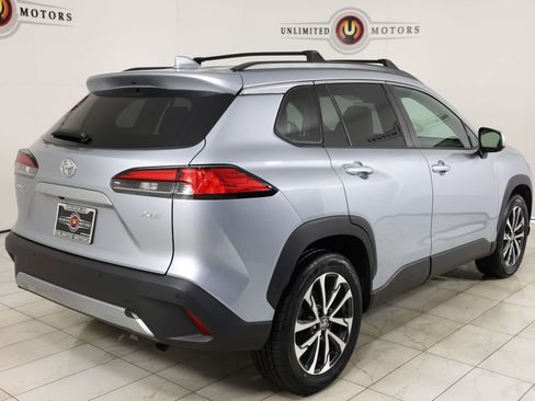 Used 2022 Toyota Corolla Cross XLE image 3