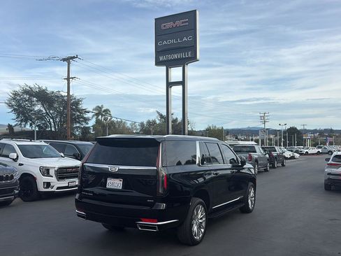 Used 2023 Cadillac Escalade ESV Premium Luxury image 3