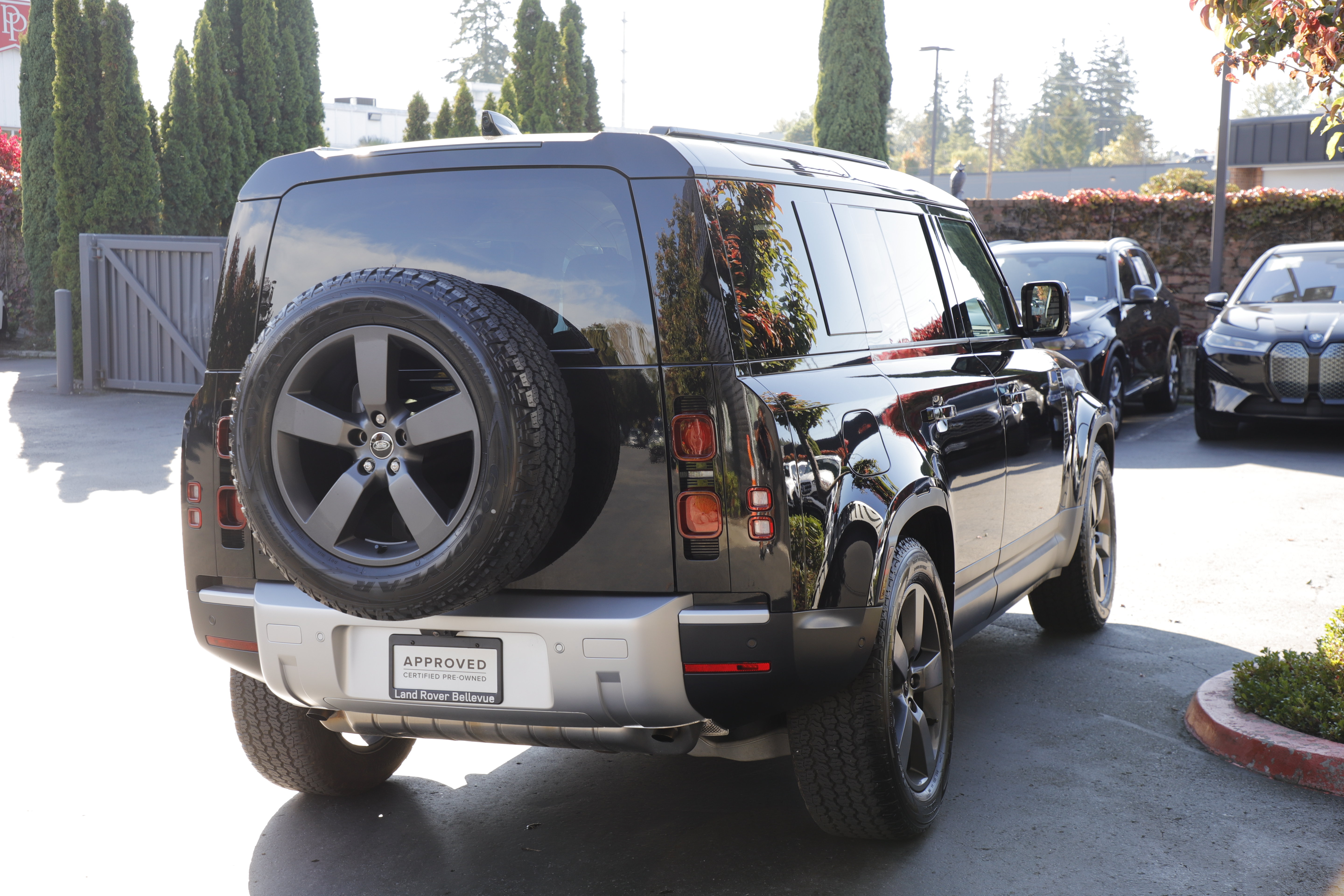 Used 2025 Land Rover Defender 110 S AWD/4WD image 10