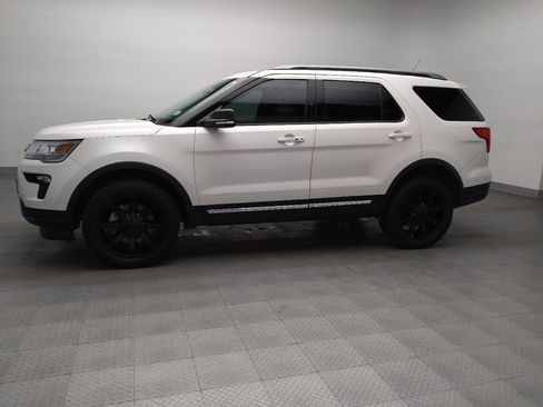 Used 2018 Ford Explorer XLT w/ Equipment Group 202A image 2