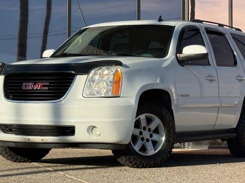 Used 2008 GMC Yukon SLT w/ SLT Preferred Equipment Group image 2