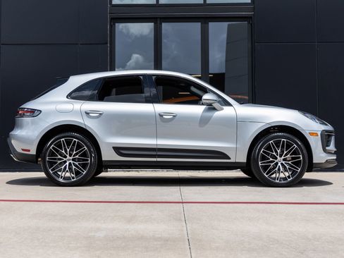 Certified 2026 Porsche Macan AWD/4WD image 12