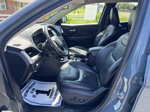 Used 2014 Jeep Cherokee Trailhawk w/ Comfort/Convenience Group AWD/4WD image 8