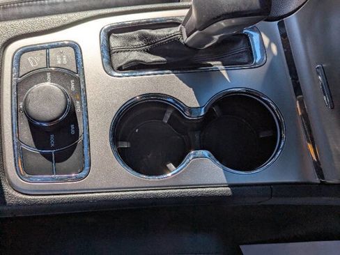 Used 2018 Jeep Grand Cherokee Limited image 18