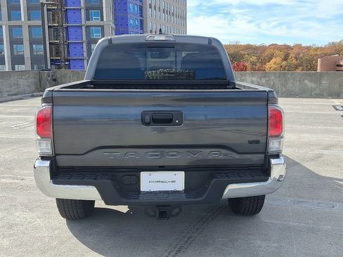 Used 2023 Toyota Tacoma TRD Off-Road image 9
