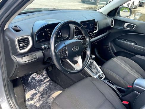 Used 2024 Hyundai Venue SEL FWD image 8