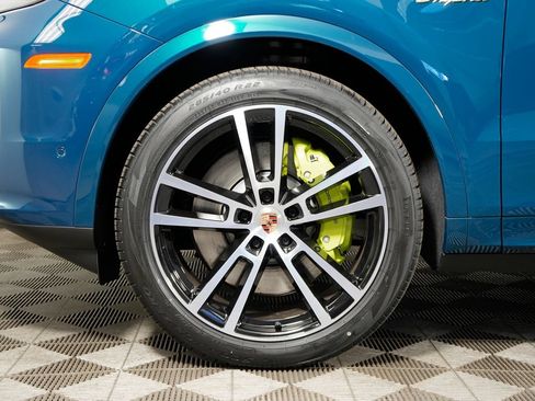 Certified 2026 Porsche Cayenne E-Hybrid AWD/4WD image 42
