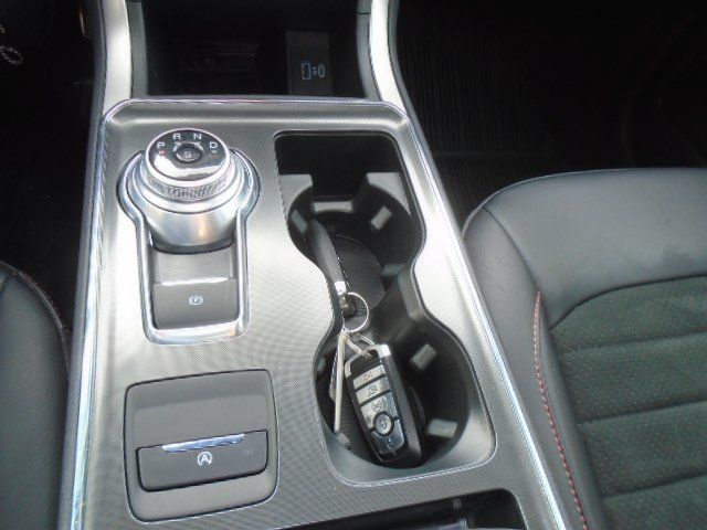 Used 2024 Ford Edge ST-Line w/ Class II Trailer Tow Package AWD/4WD image 18