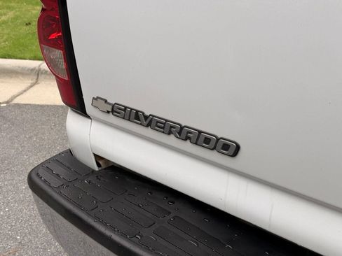 Used 2005 Chevrolet Silverado 1500 LS w/ Light Duty Power Package AWD/4WD image 8