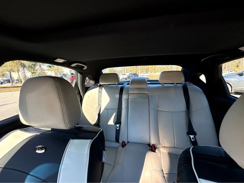 Used 2015 INFINITI Q70 3.7 w/ Sport Package image 35