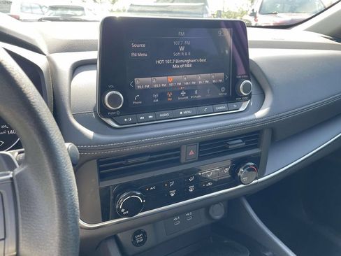 Used 2025 Nissan Rogue S FWD image 23