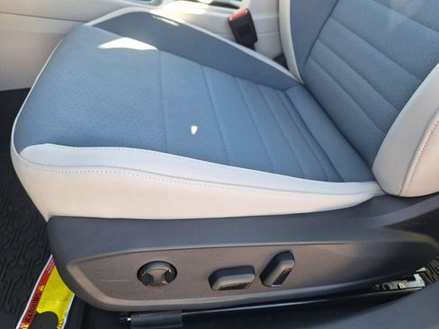 New 2026 Volkswagen Jetta SE FWD image 10