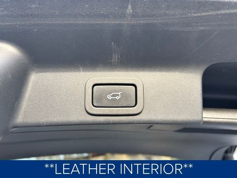 Used 2022 Jaguar F-PACE S image 9