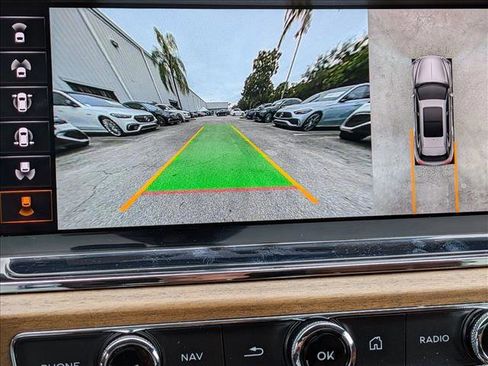 Used 2023 Bentley Bentayga Extended Wheelbase image 11